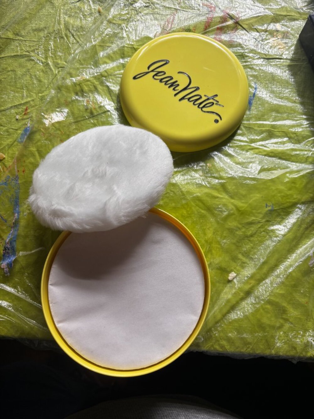 Jean Nate silkening body powder - vintage - new in box !